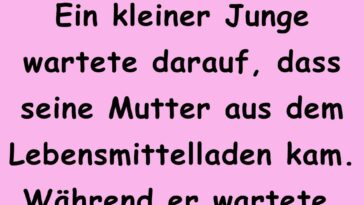 Ein kleiner Junge wartete auf seine Mutter