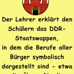 Der Lehrer erklärt den Schülern das DDR-Staatswappen